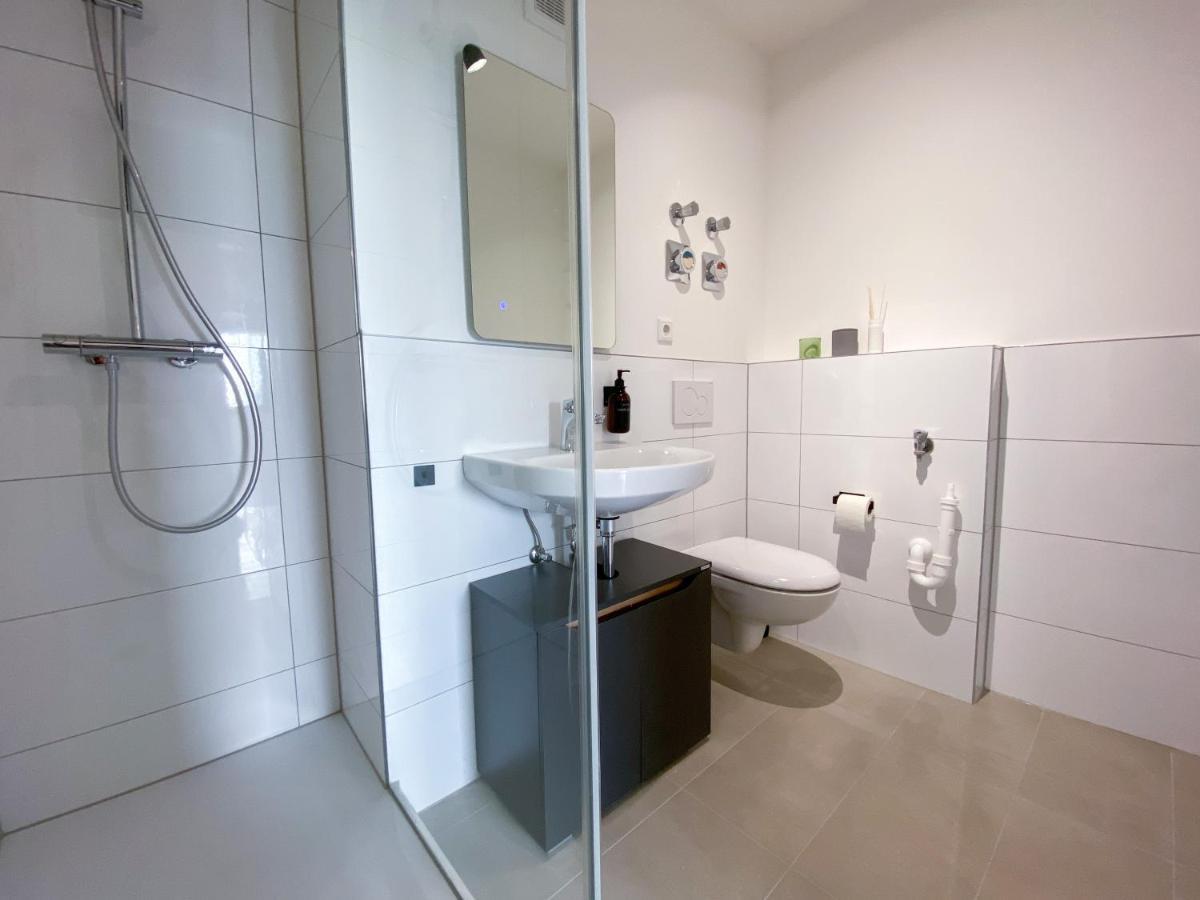 Schoene Wohnung Mit Rheinblick/Duesseldorf/Neuss/Messe Exterior photo